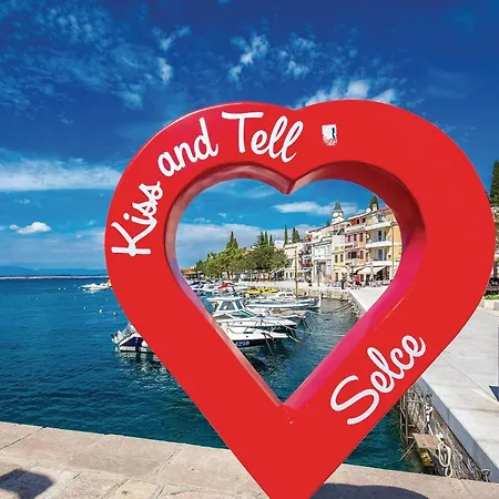 Apartament Amazing In With Wifi Kostrena